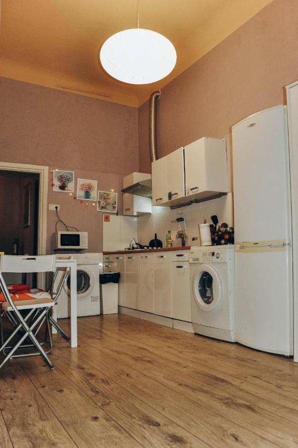 Hostel Motion Краков Экстерьер фото