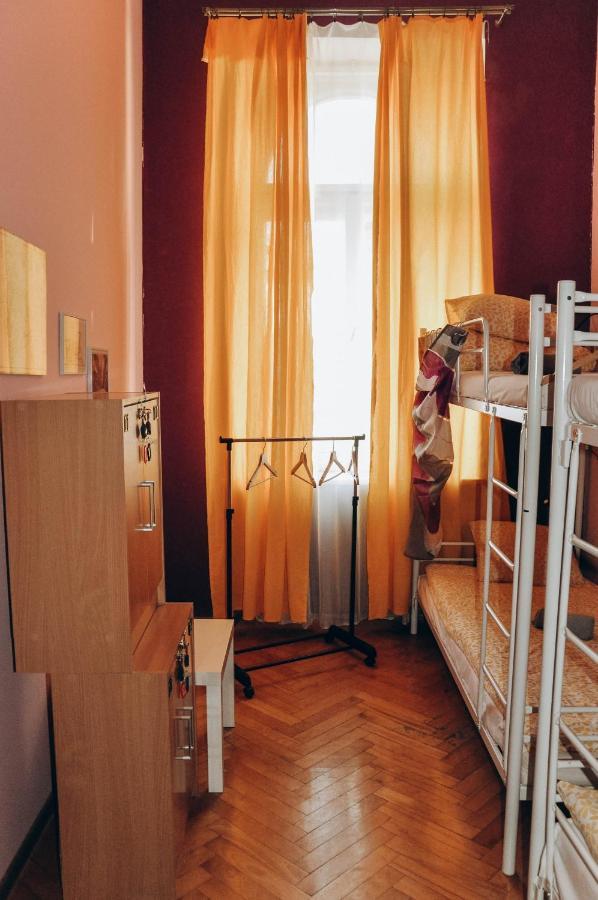Hostel Motion Краков Экстерьер фото